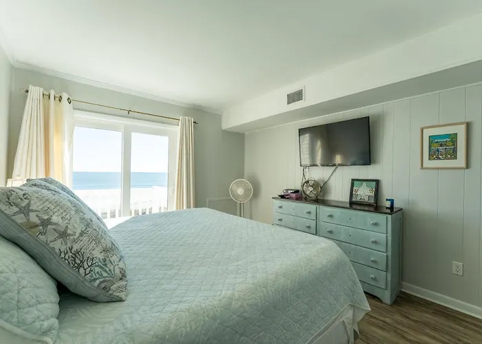 Charming Ocean-View Condo At Ocean Pier 3